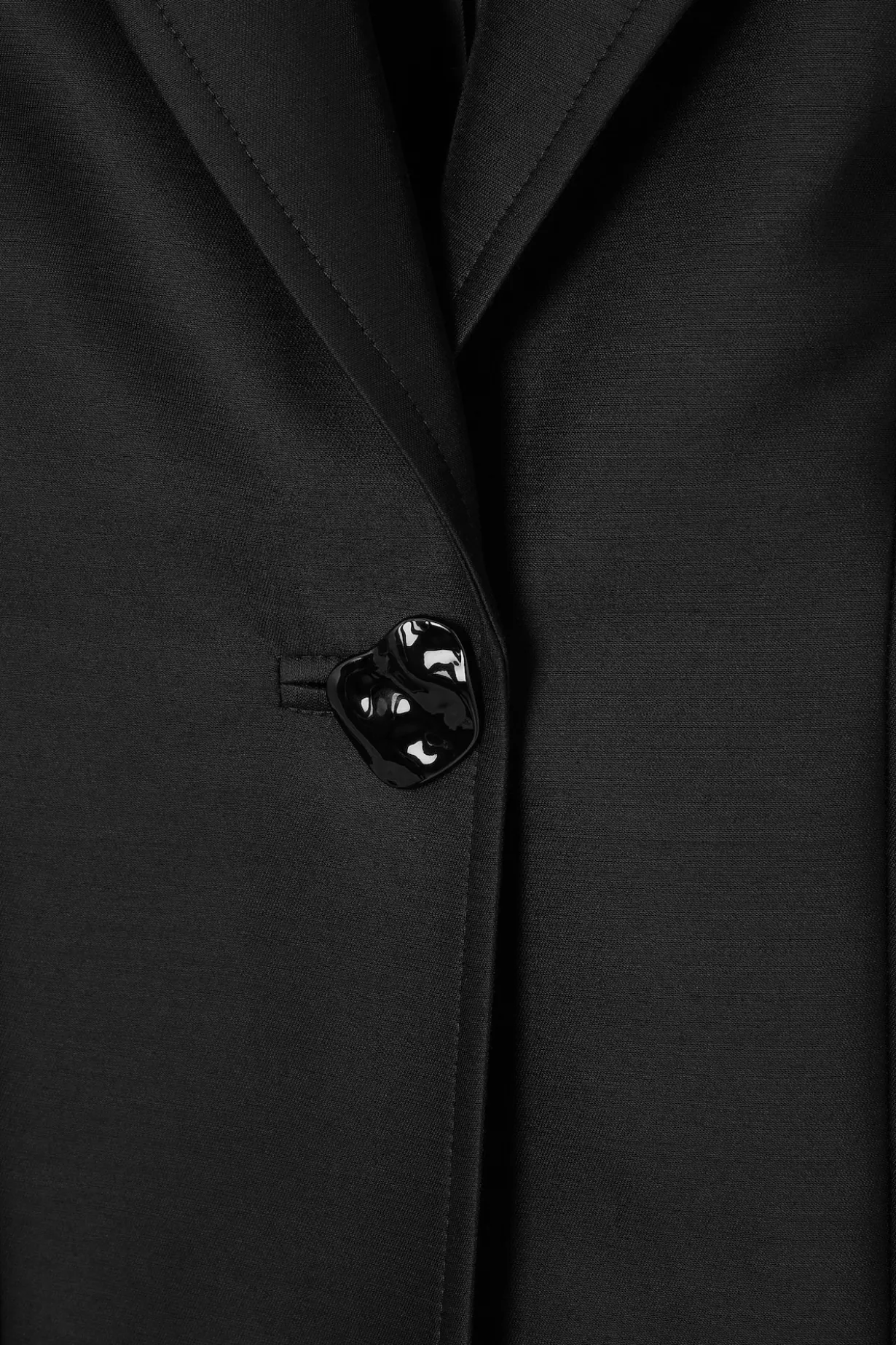 SCHMALER BLAZER AUS WOLL-MIX MIT BROSCHENDETAILS