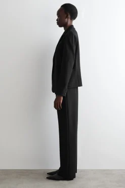 SCHMALER EINREIHIGER BLAZER AUS FEINSTRICK