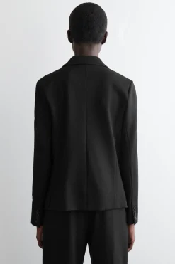 SCHMALER EINREIHIGER BLAZER AUS FEINSTRICK