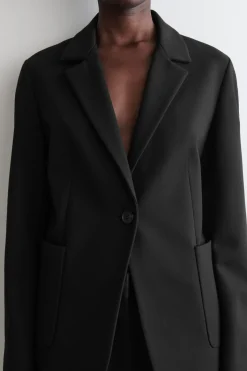 SCHMALER EINREIHIGER BLAZER AUS FEINSTRICK