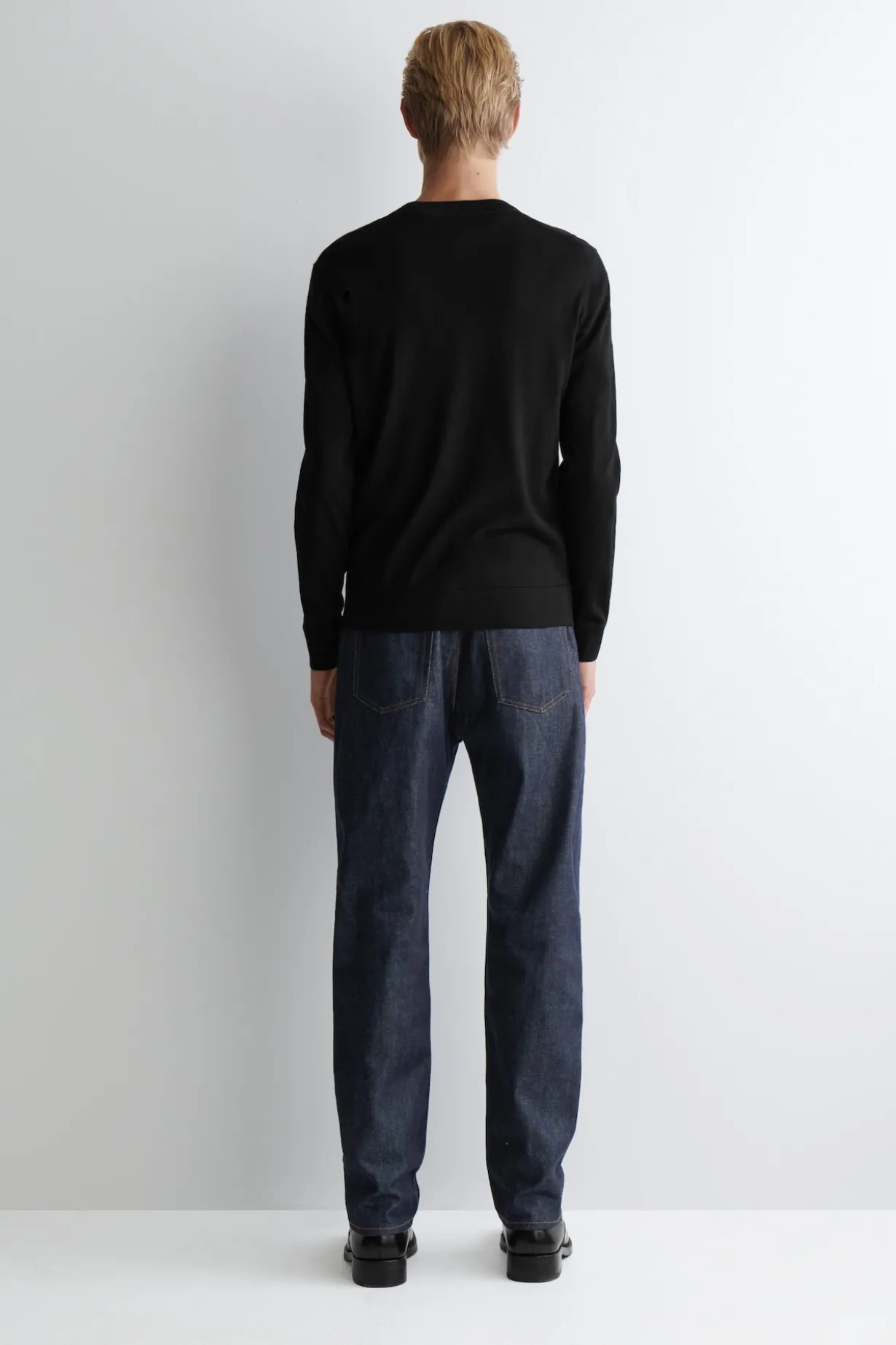 SCHMALER MERINOWOLLPULLOVER MIT RUNDHALSAUSSCHNITT