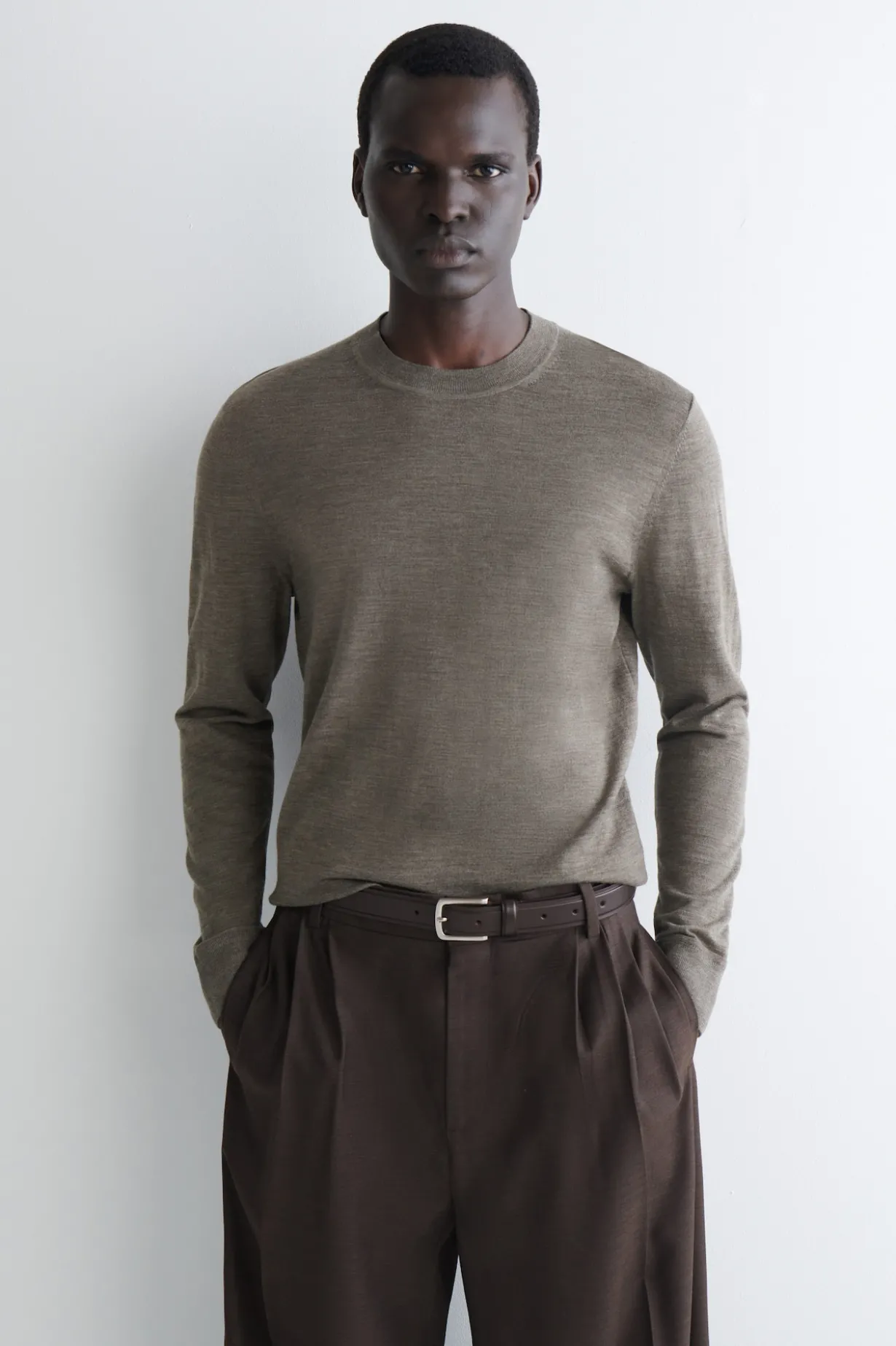 SCHMALER MERINOWOLLPULLOVER MIT RUNDHALSAUSSCHNITT