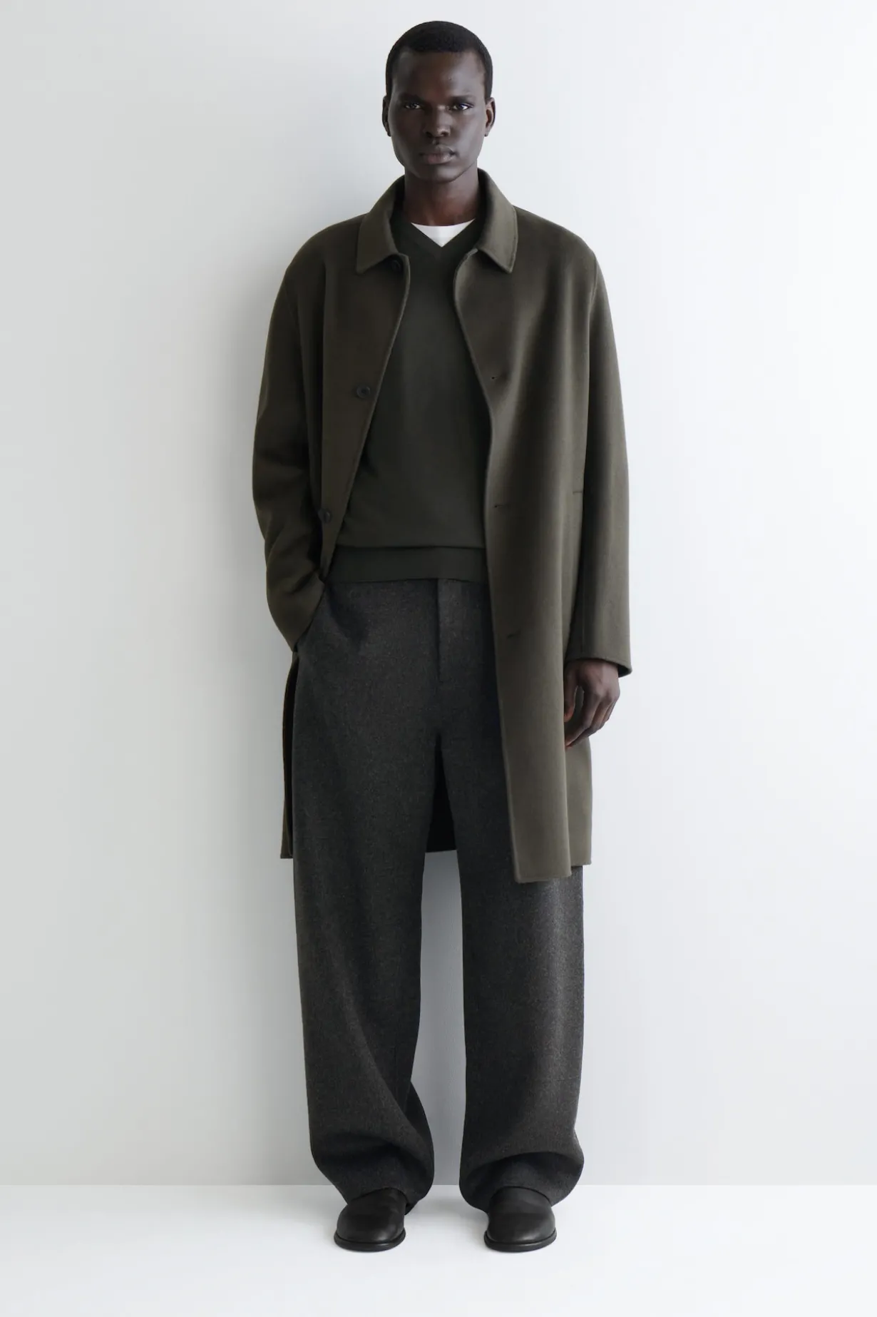 SCHMALER PULLOVER AUS MERINOWOLLE MIT V-AUSSCHNITT