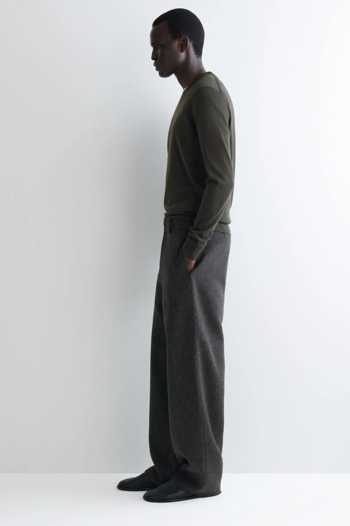 SCHMALER PULLOVER AUS MERINOWOLLE MIT V-AUSSCHNITT