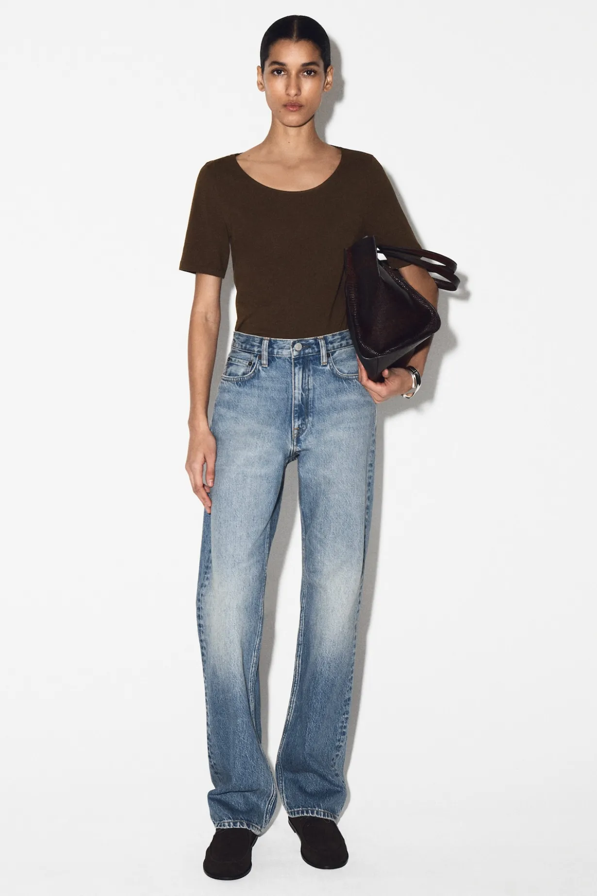 SCHMALES BAUMWOLL-T-SHIRT MIT TIEFEM AUSSCHNITT