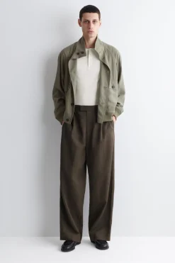 SCHMALES, GERIPPTES HENLEY-T-SHIRT