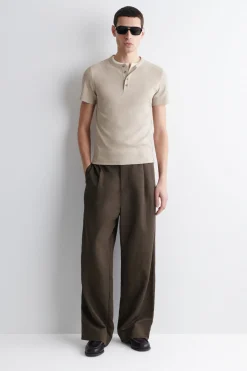 SCHMALES, GERIPPTES HENLEY-T-SHIRT