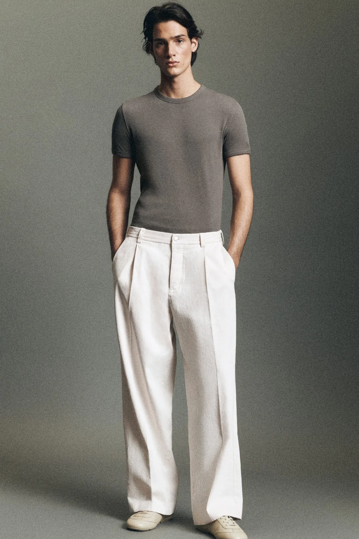 SCHMALES, GERIPPTES HENLEY-T-SHIRT