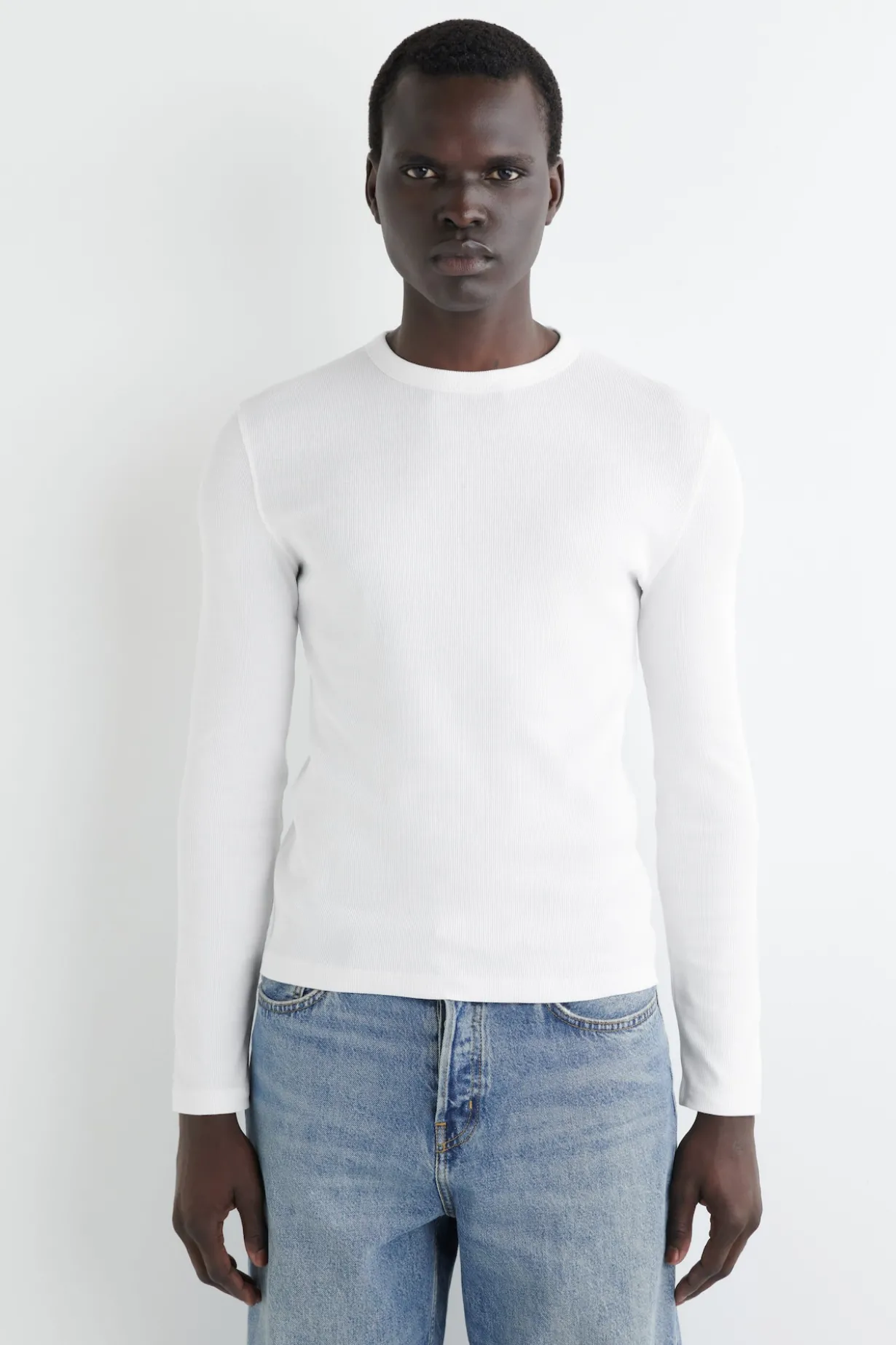 SCHMALES, GERIPPTES LANGARMSHIRT AUS BAUMWOLLE