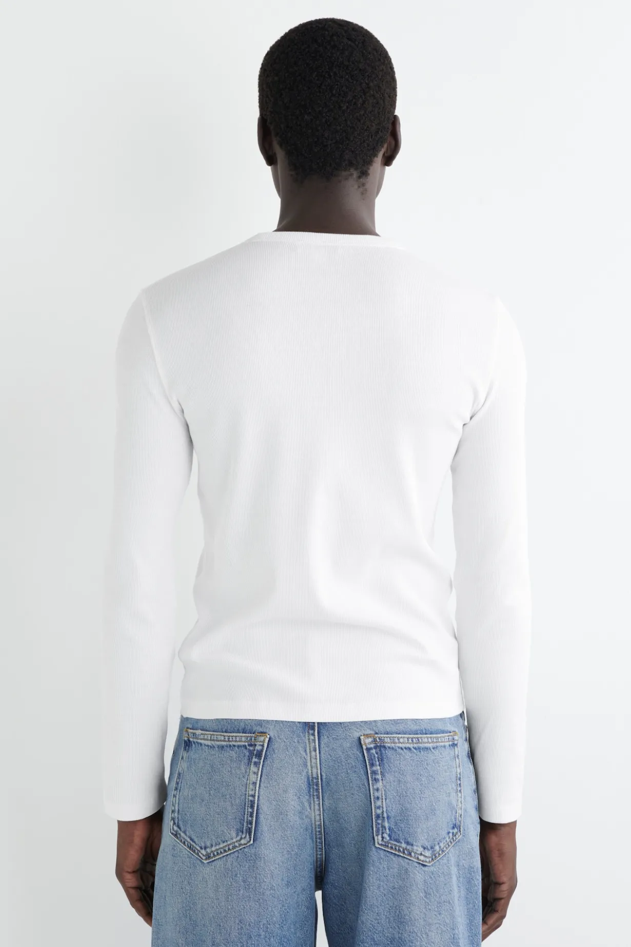SCHMALES, GERIPPTES LANGARMSHIRT AUS BAUMWOLLE