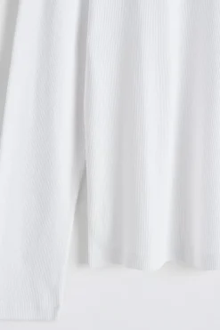SCHMALES, GERIPPTES LANGARMSHIRT AUS BAUMWOLLE