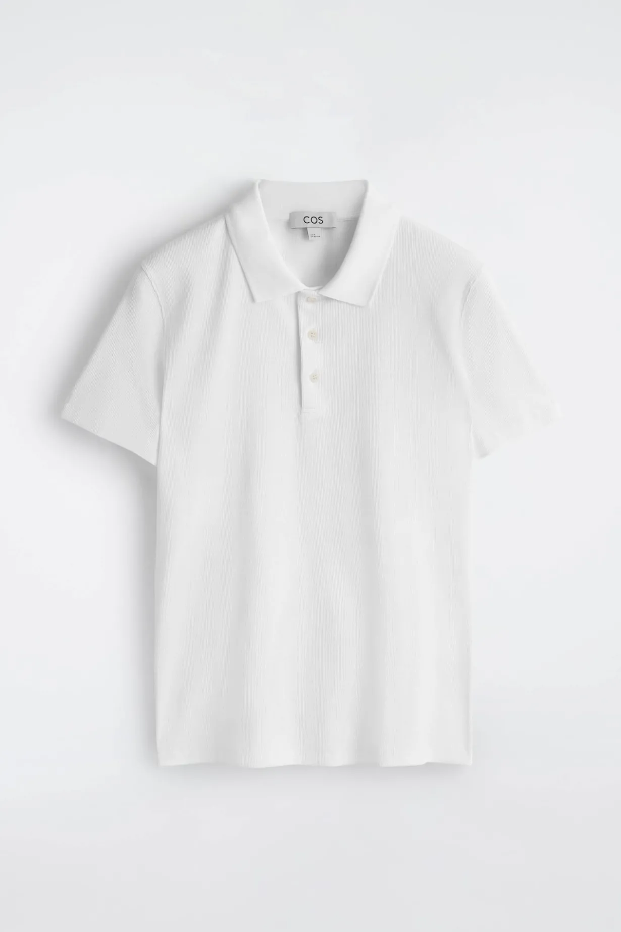 SCHMALES, GERIPPTES POLOSHIRT AUS BAUMWOLLE