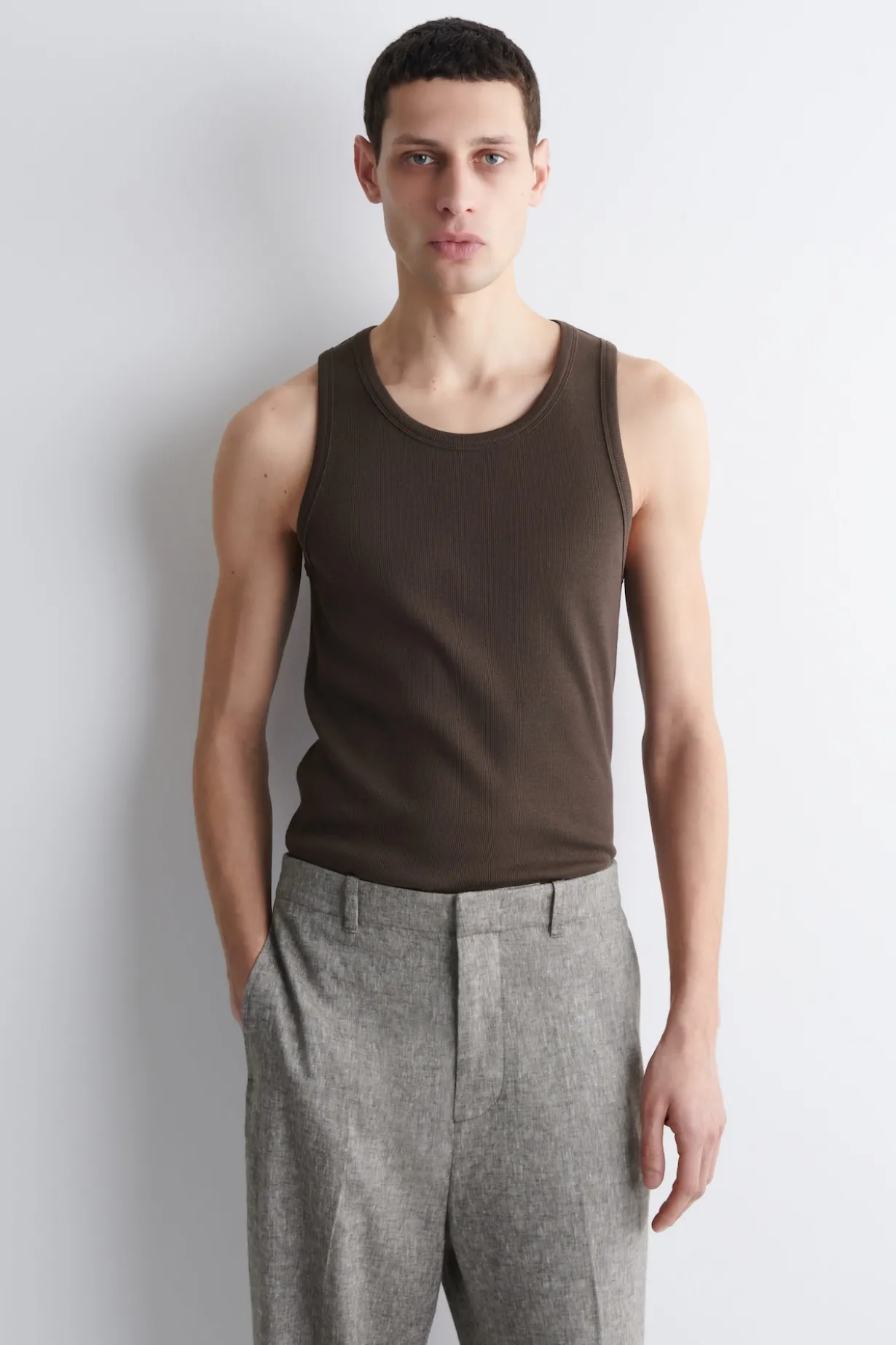 SCHMALES GERIPPTES TANKTOP AUS BAUMWOLLE