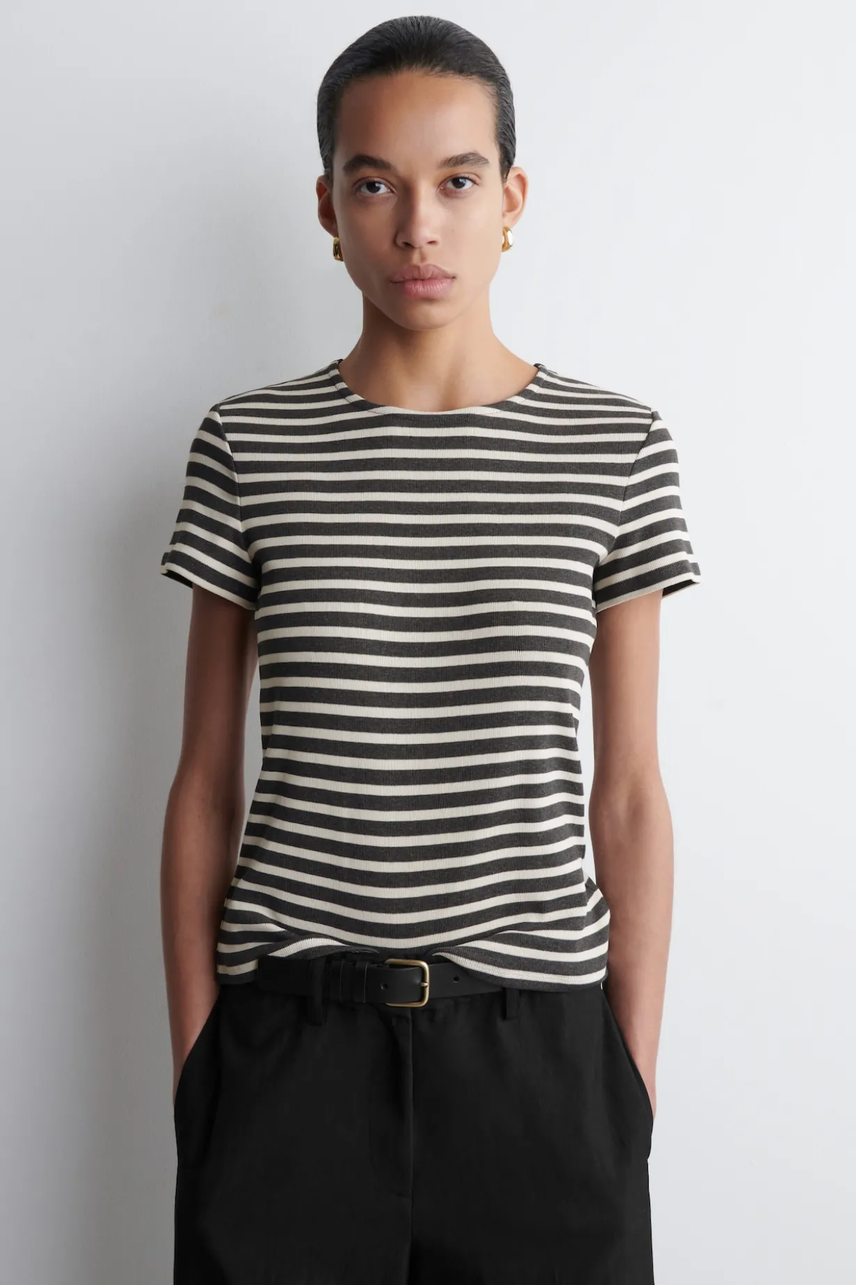 SCHMALES GERIPPTES T-SHIRT