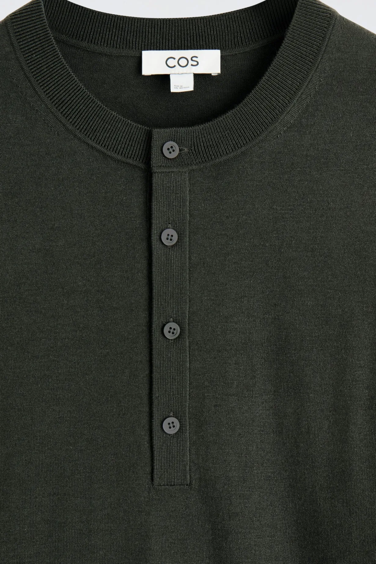 SCHMALES HENLEY-OBERTEIL AUS MERINOWOLLE