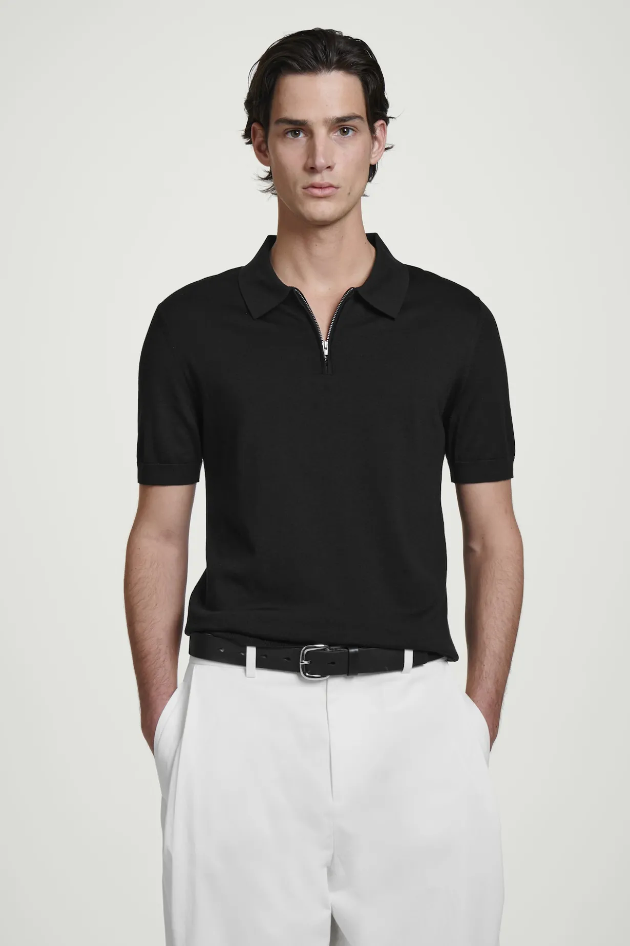 SCHMALES POLOSHIRT AUS SEIDE MIT REISSVERSCHLUSS