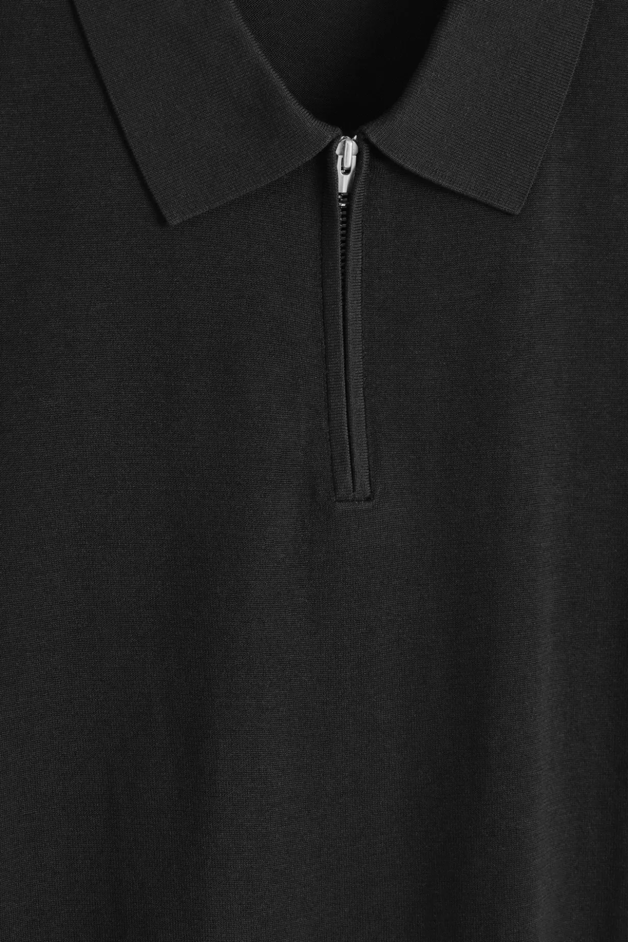 SCHMALES POLOSHIRT AUS SEIDE MIT REISSVERSCHLUSS