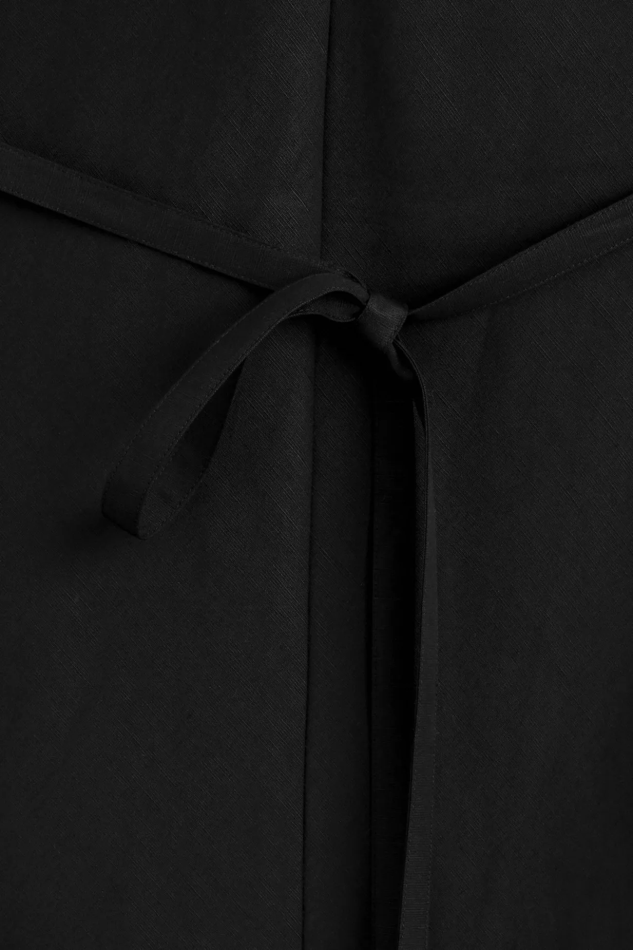 SCHRÄG GESCHNITTENES MIDIKLEID AUS LEINEN-MIX