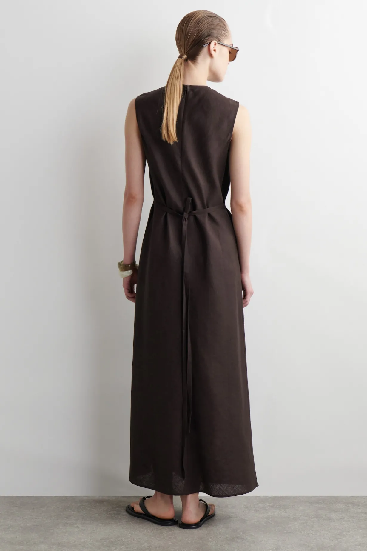 SCHRÄG GESCHNITTENES MIDIKLEID AUS LEINEN-MIX