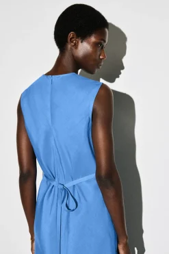 SCHRÄG GESCHNITTENES MIDIKLEID AUS LEINEN-MIX