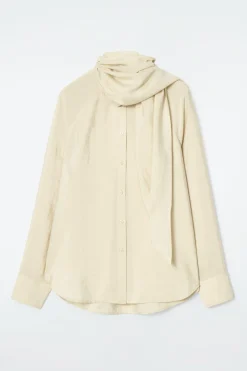 SEIDENBLUSE MIT SCHALDETAIL