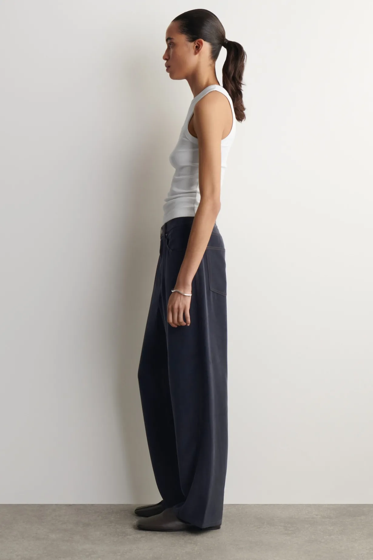 SEIDENHOSE MIT DENIM-EFFEKT