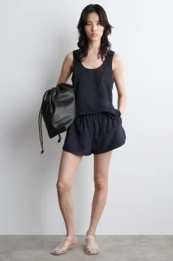 SHORTS AUS VELOURSLEDER MIT ELASTISCHEM BUND