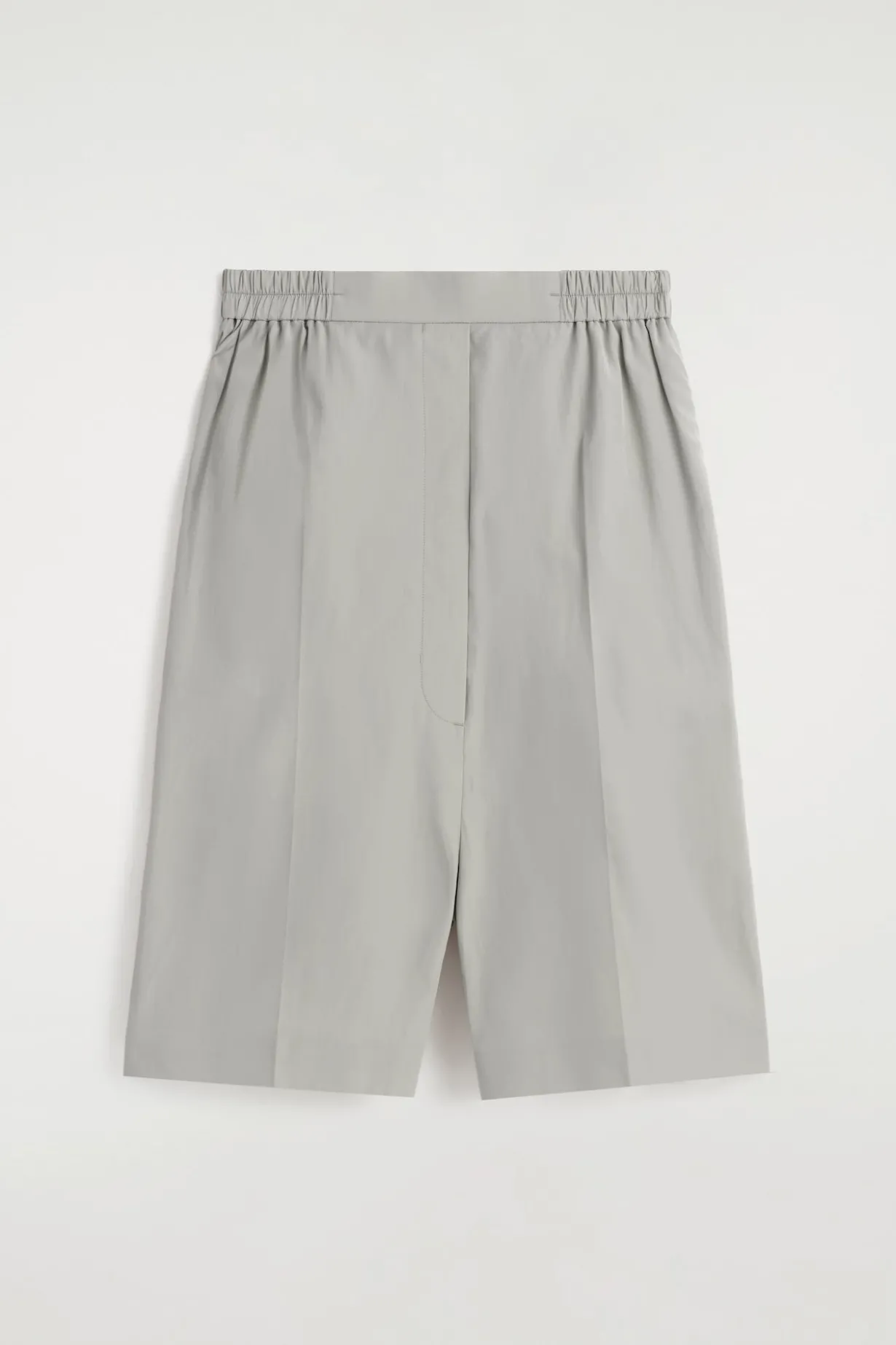 SHORTS MIT TIEFEM SCHRITT