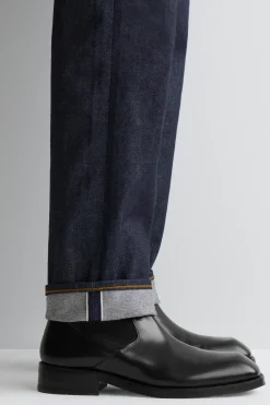 SIGNATURE SELVEDGE-JEANS MIT GERADEM BEIN