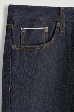 SIGNATURE SELVEDGE-JEANS MIT GERADEM BEIN