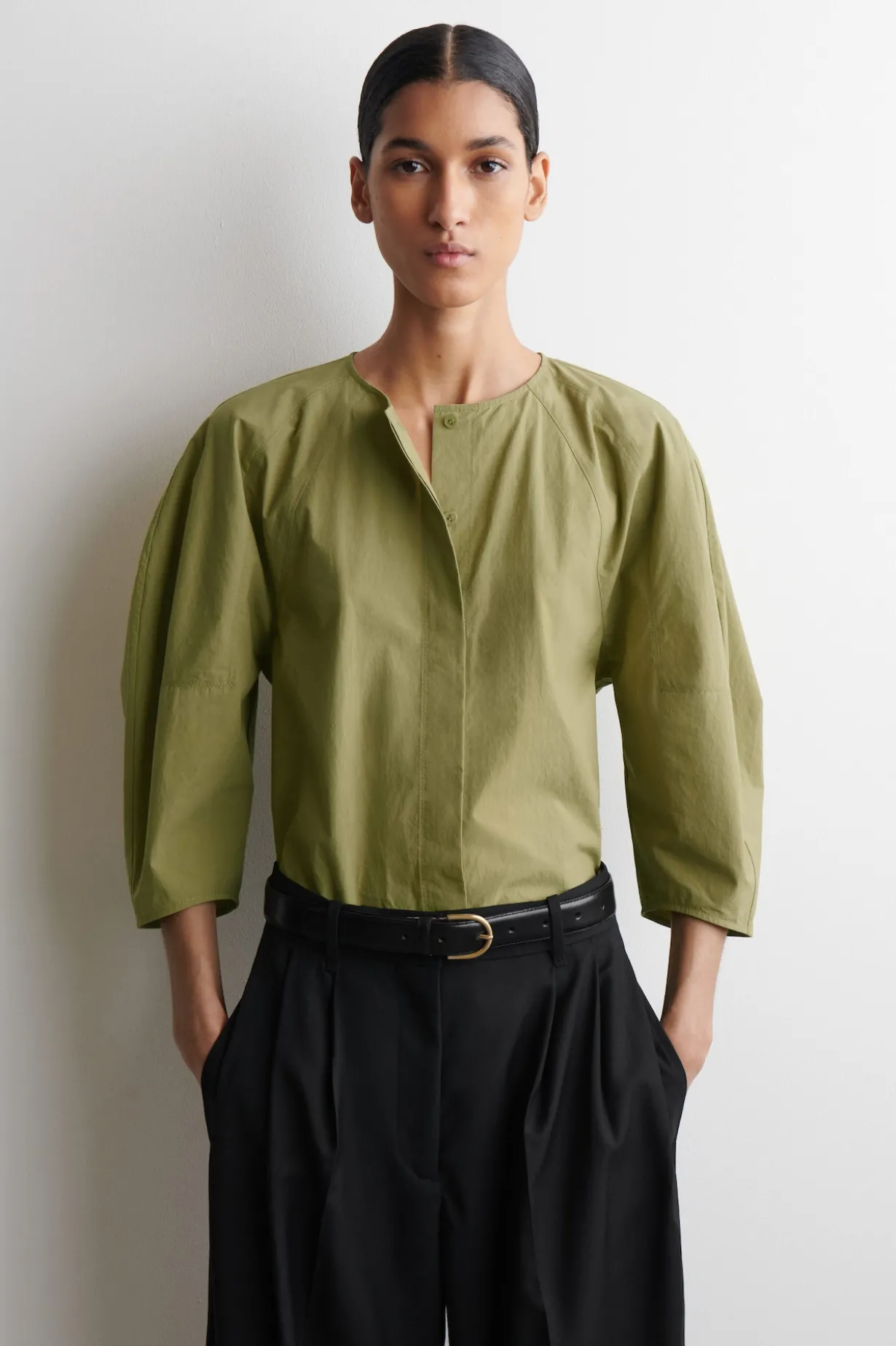 SKULPTURALE BLUSE AUS POPELINE AUS PIMA-BAUMWOLLE