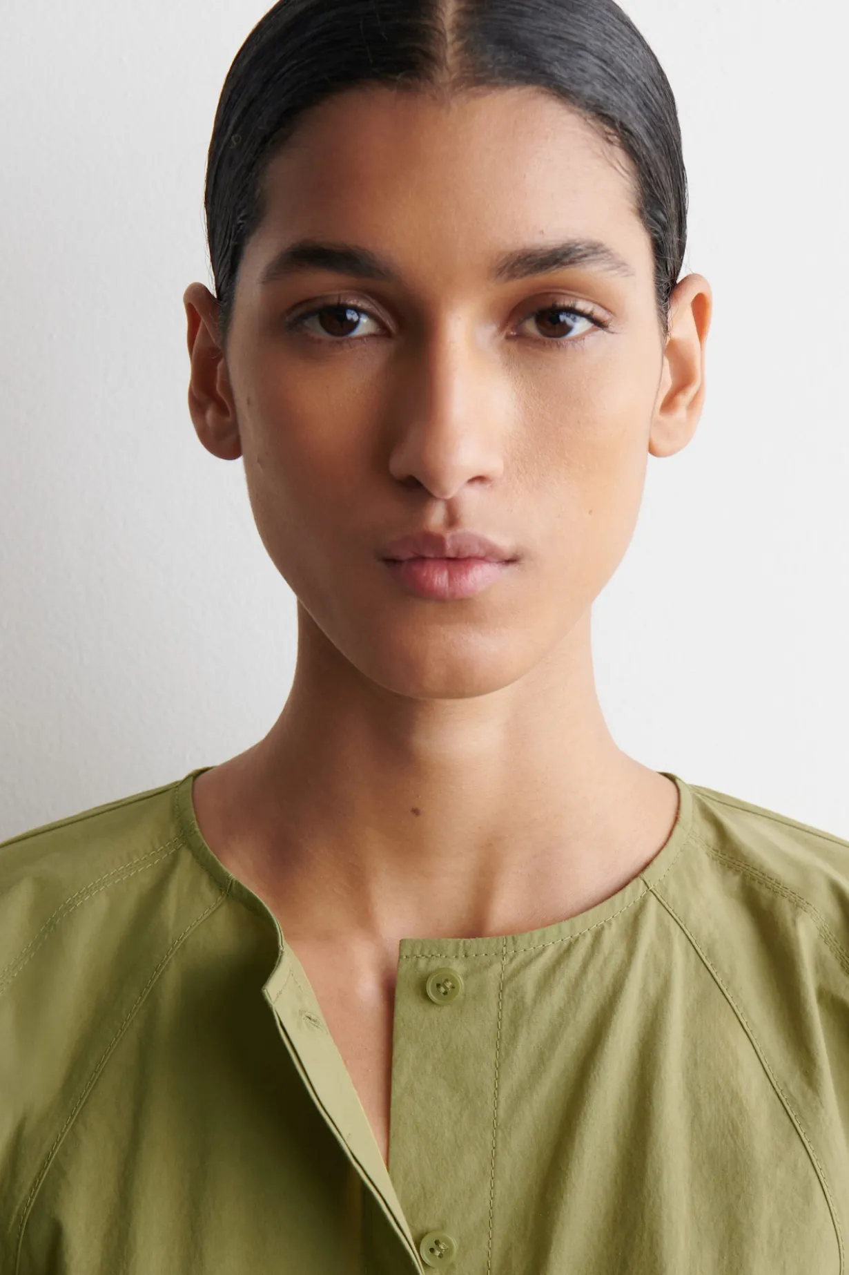 SKULPTURALE BLUSE AUS POPELINE AUS PIMA-BAUMWOLLE