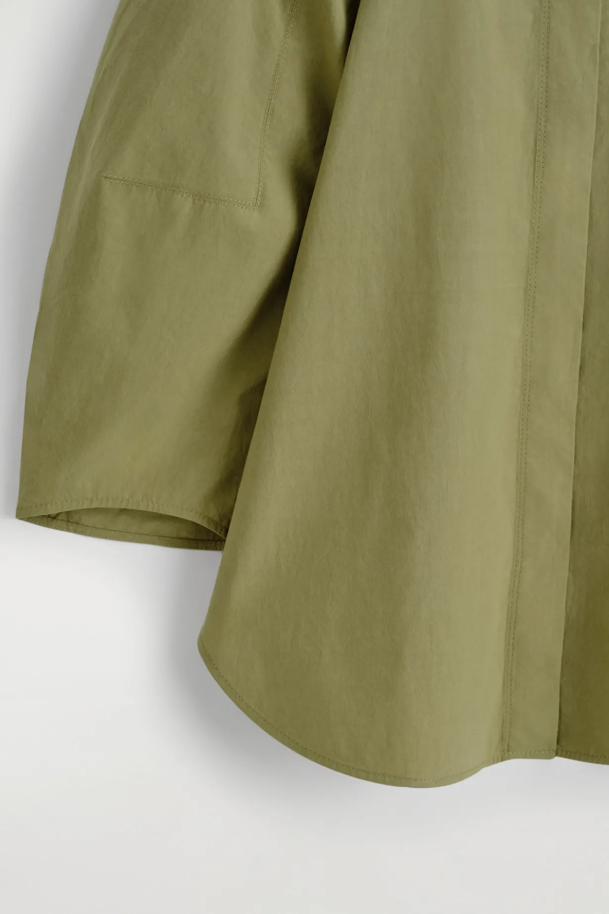 SKULPTURALE BLUSE AUS POPELINE AUS PIMA-BAUMWOLLE