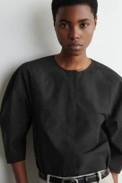 SKULPTURALE BLUSE AUS POPELINE AUS PIMA-BAUMWOLLE