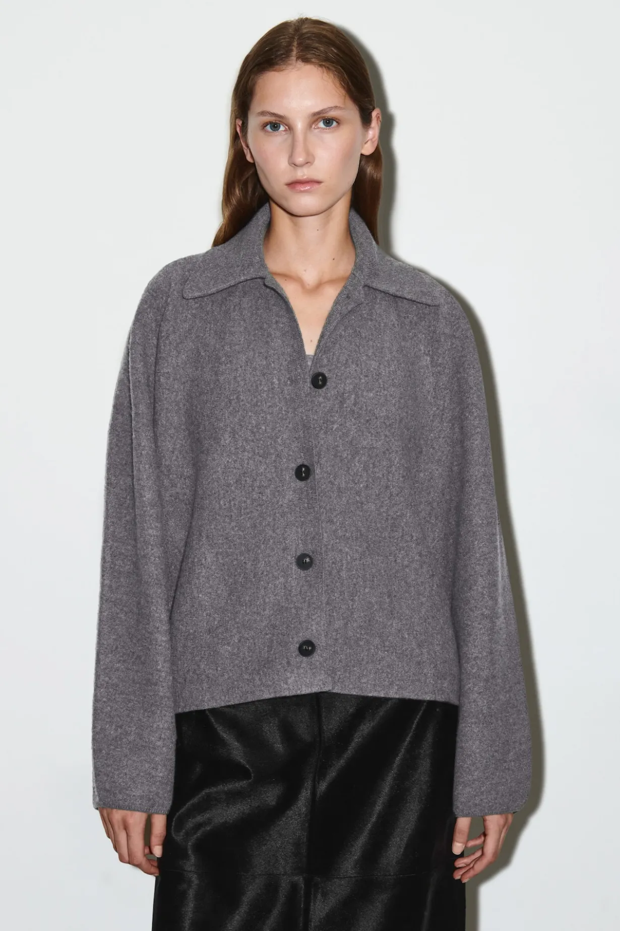 SKULPTURALE KURZJACKE AUS MERINOWOLLE