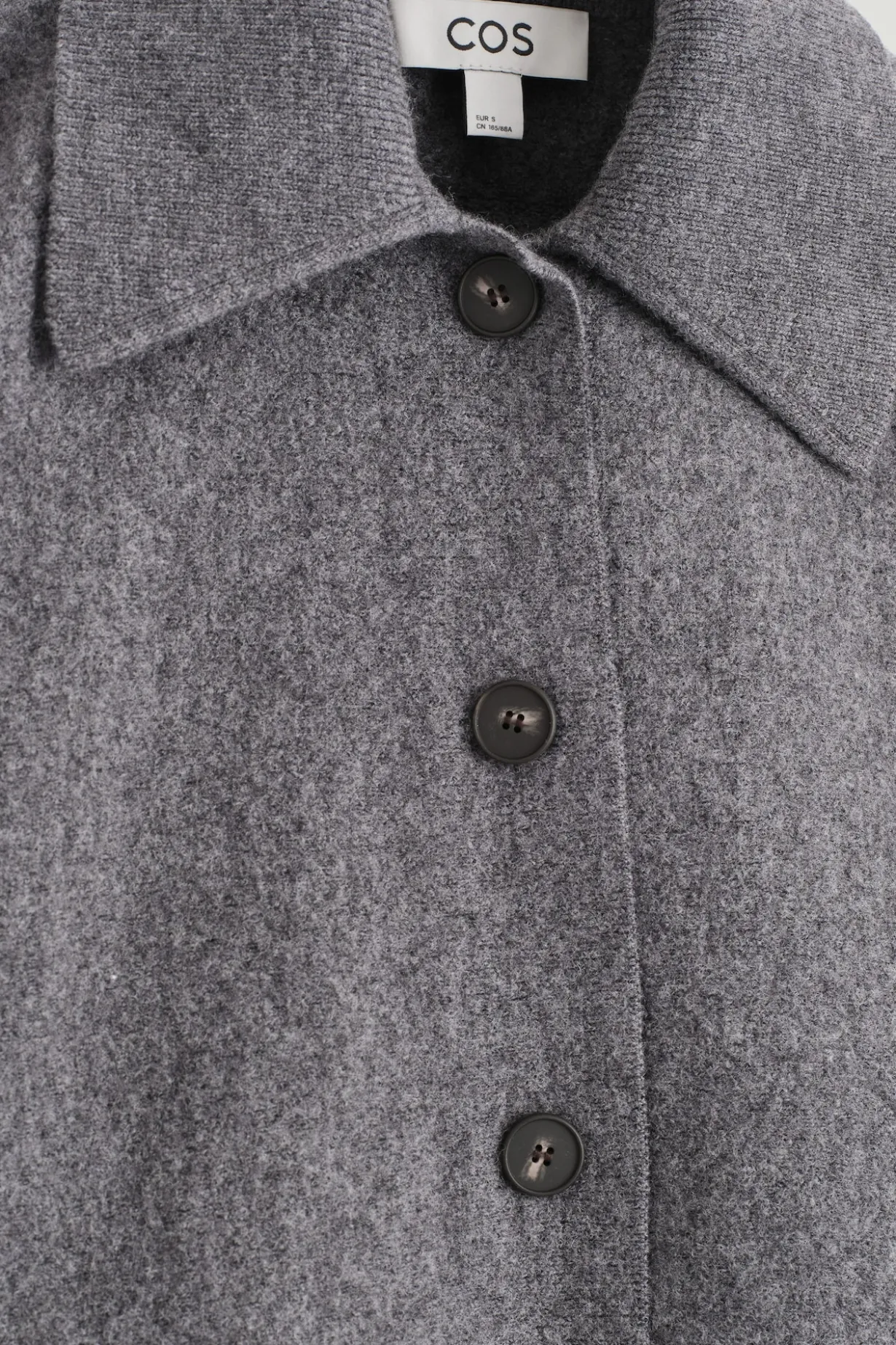 SKULPTURALE KURZJACKE AUS MERINOWOLLE