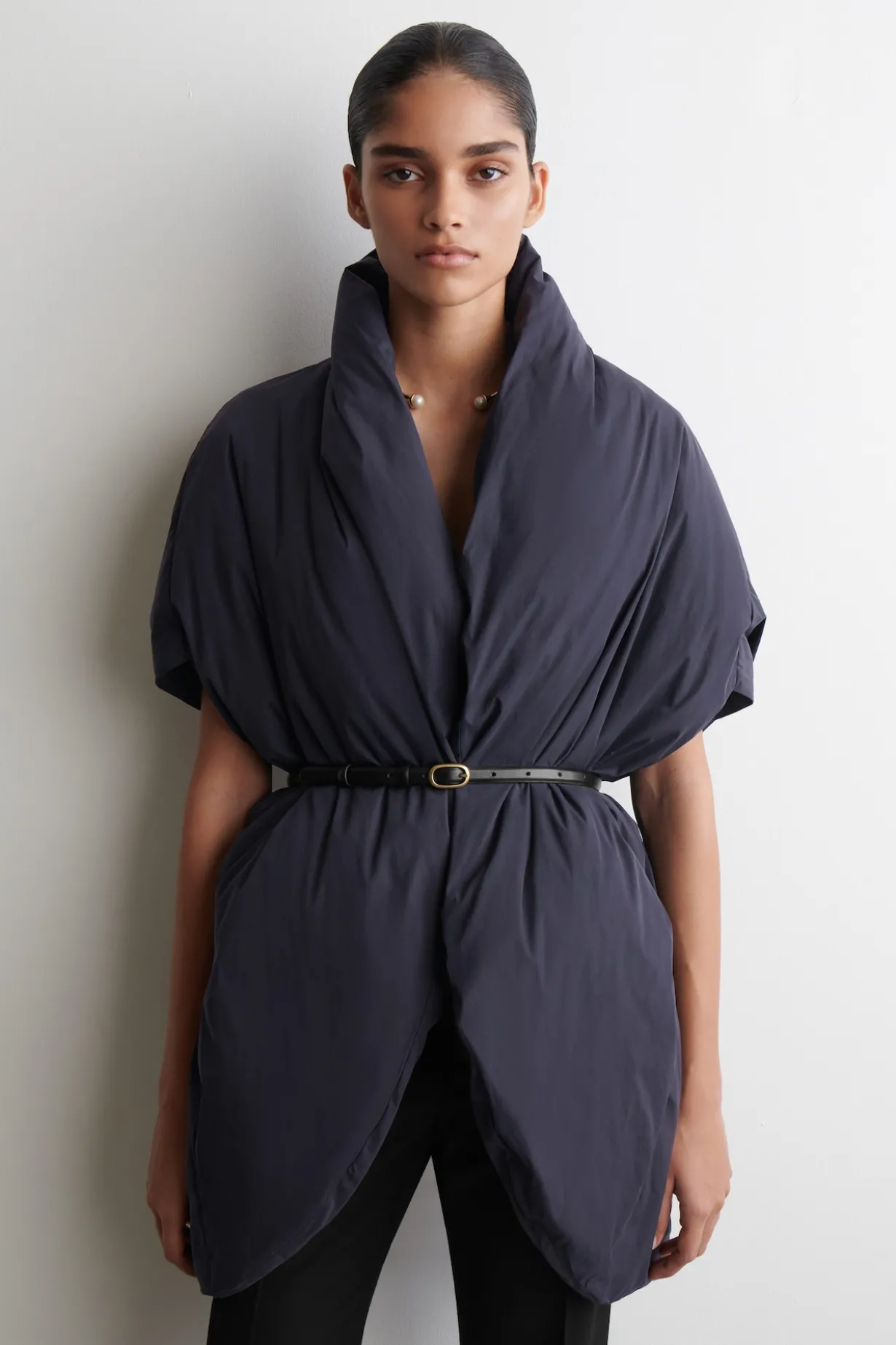 SKULPTURALE OVERSIZED-DAUNENJACKE