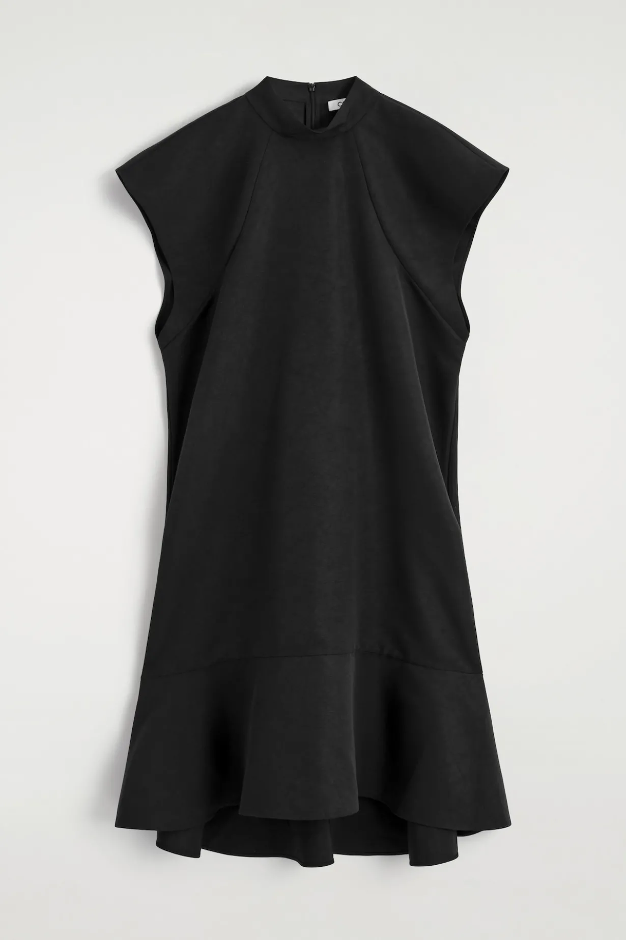 SKULPTURALES KLEID MIT HOHEM KRAGEN