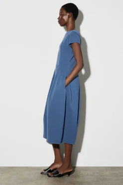 SKULPTURALES MIDIKLEID AUS JERSEY