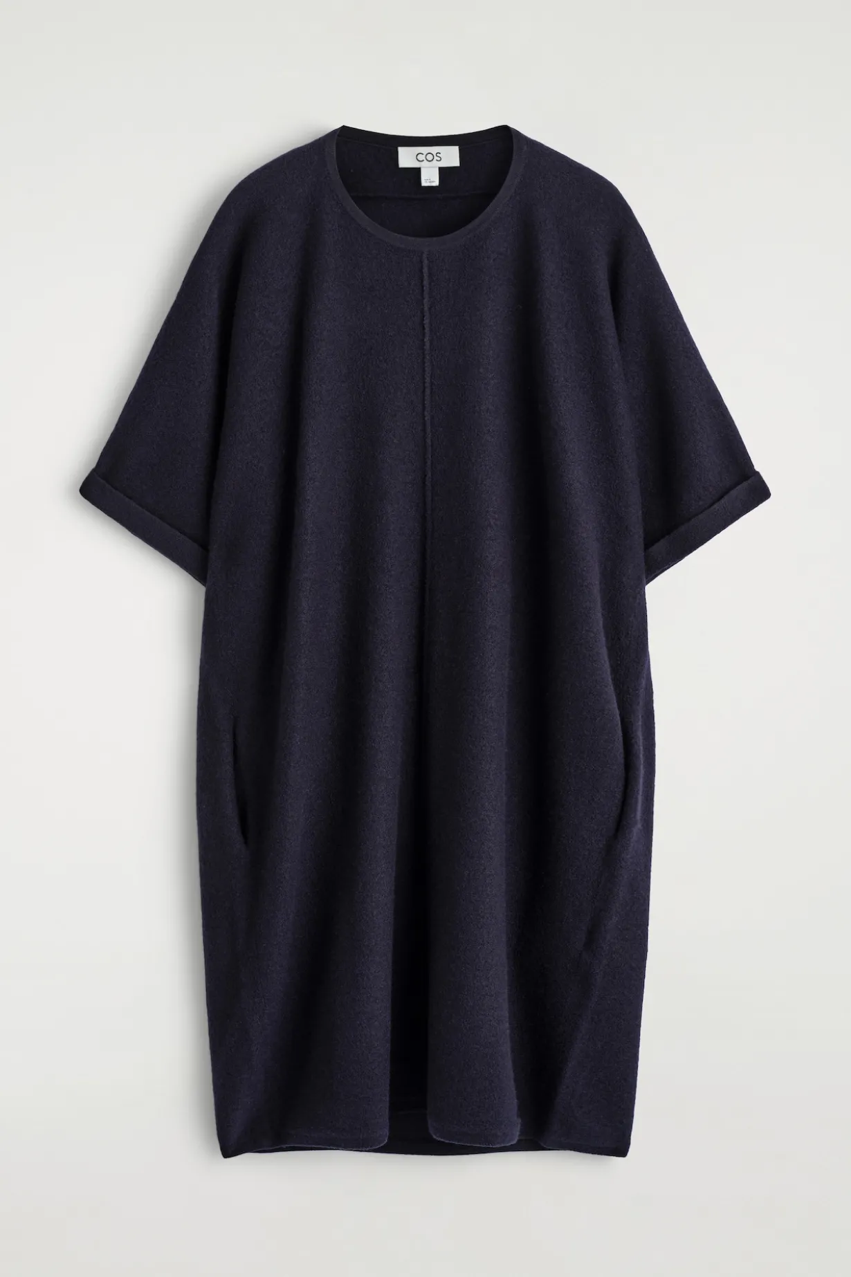 SKULPTURALES MINIKLEID AUS MERINOWOLLE