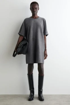 SKULPTURALES MINIKLEID AUS MERINOWOLLE