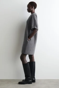 SKULPTURALES MINIKLEID AUS MERINOWOLLE