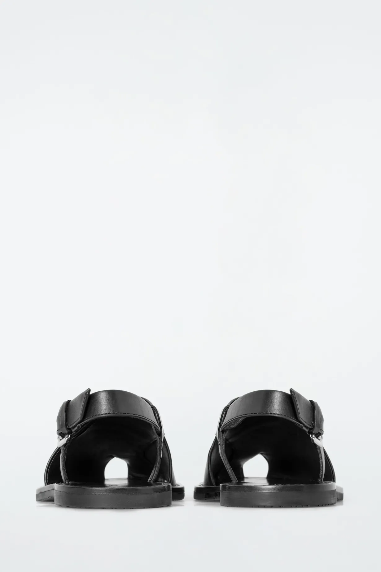 SLINGBACK-SANDALEN AUS LEDER MIT KREUZRIEMEN