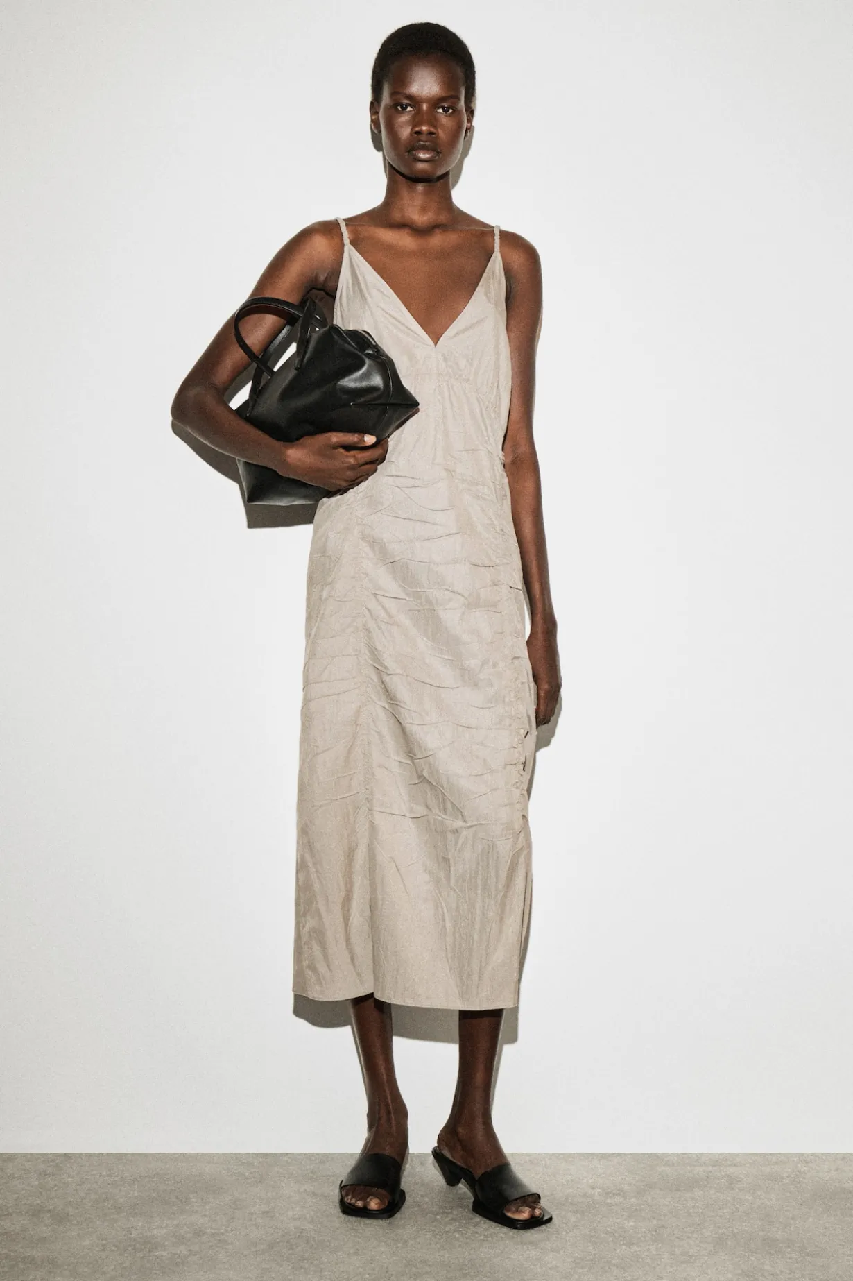 SLIPDRESS AUS SEIDEN-NYLON-MIX MIT RAFFUNGEN