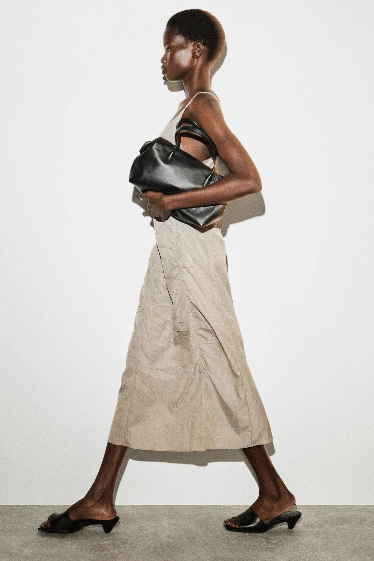 SLIPDRESS AUS SEIDEN-NYLON-MIX MIT RAFFUNGEN