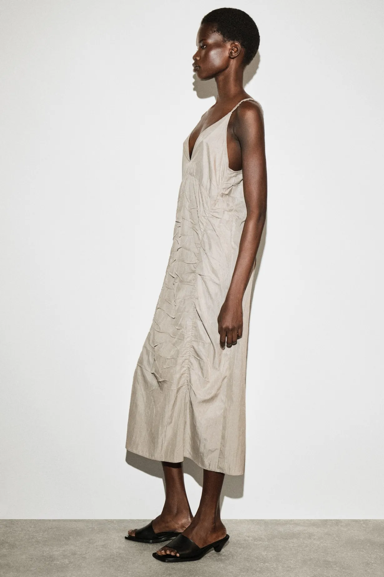 SLIPDRESS AUS SEIDEN-NYLON-MIX MIT RAFFUNGEN