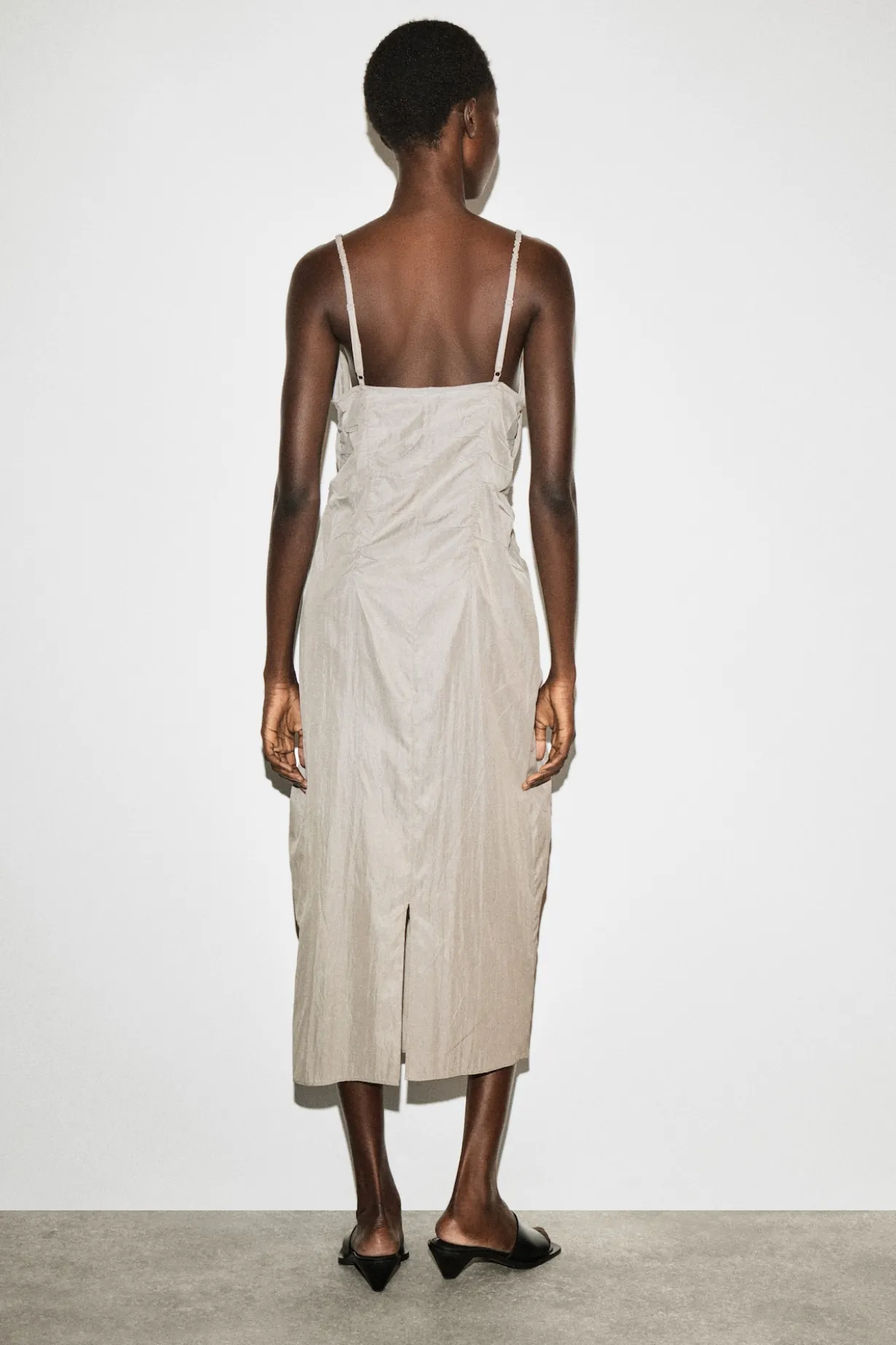 SLIPDRESS AUS SEIDEN-NYLON-MIX MIT RAFFUNGEN