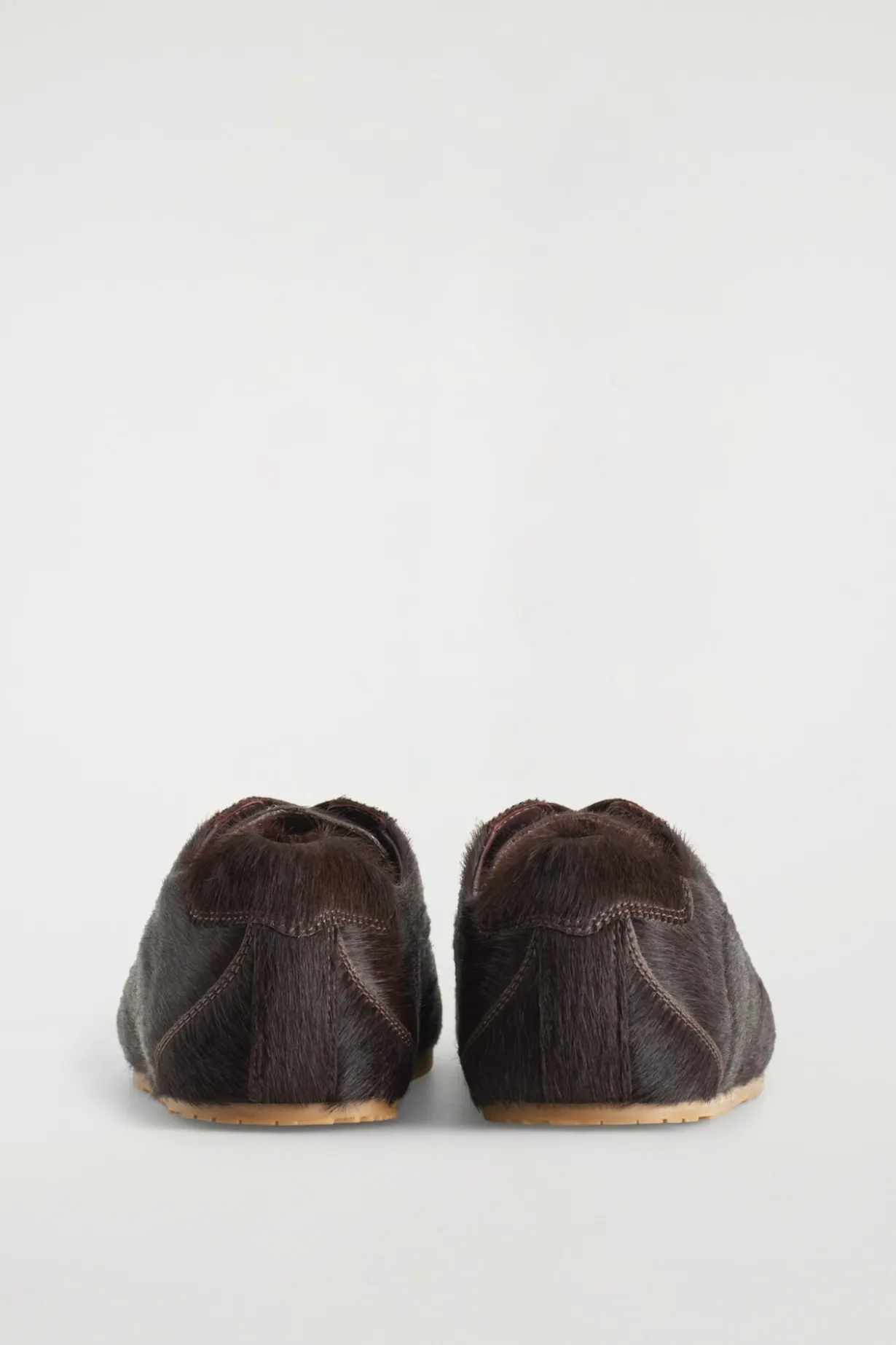 SNEAKERS AUS LEDER MIT PONYHAAR-EFFEKT