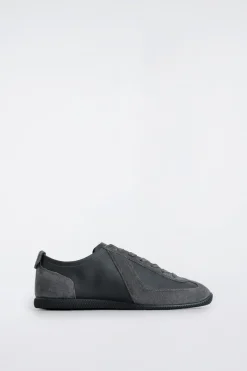 SNEAKERS AUS NUBUK- UND VELOURSLEDER