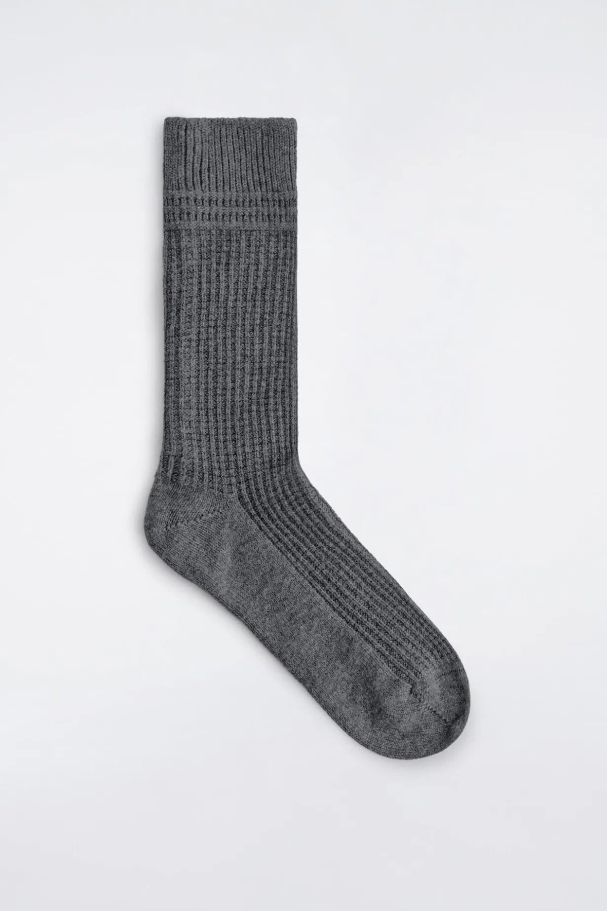 SOCKEN AUS WAFFELSTRICK